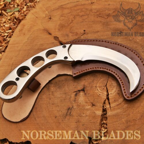Dexter karambit knife